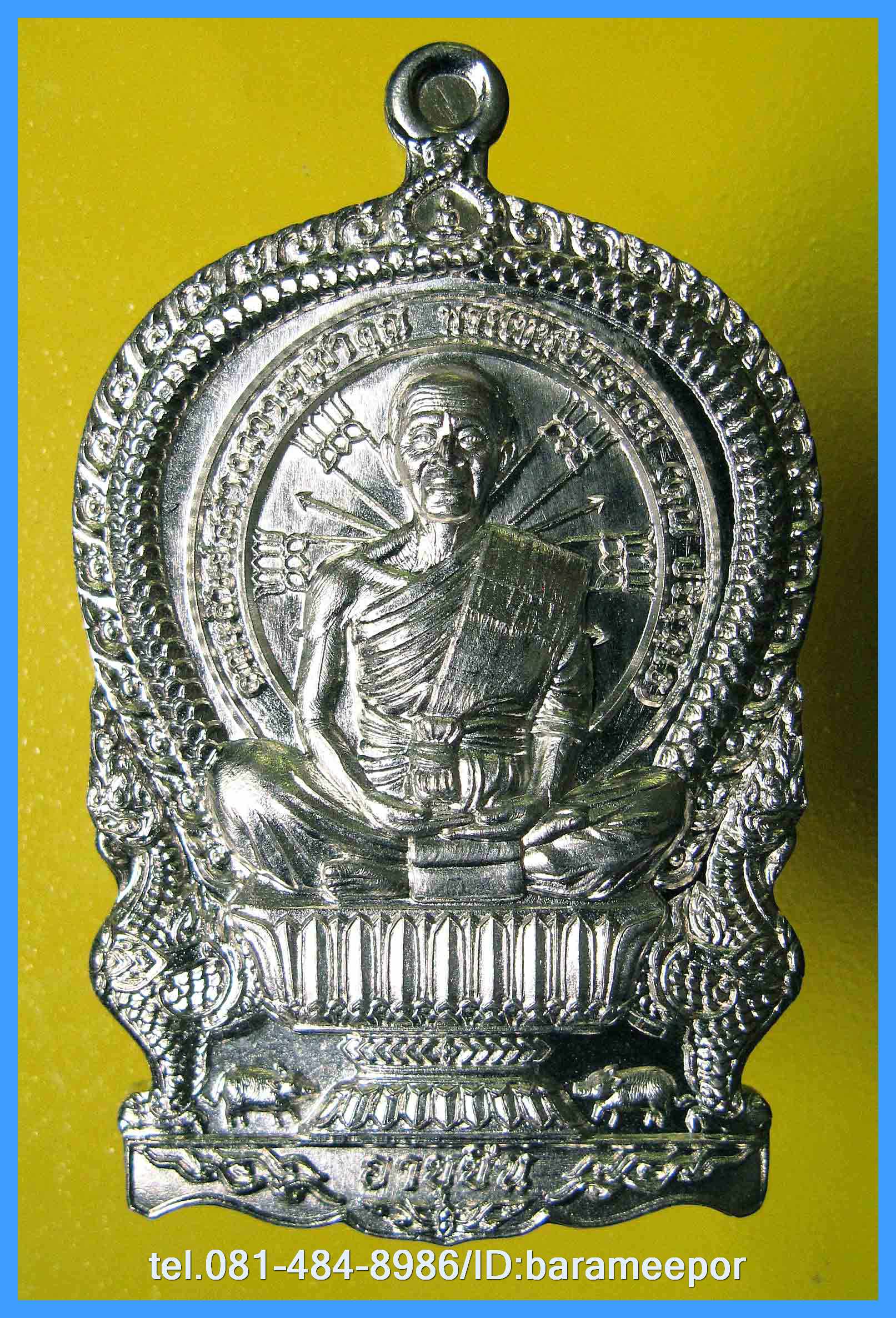 หลวงพ่อคูณ เหรียญเสมานั่งพาน รุ่น อายุยืน หลังหนุมานเชิญธง รุ่นแรก มีให้เลือก 5 เนื้อ