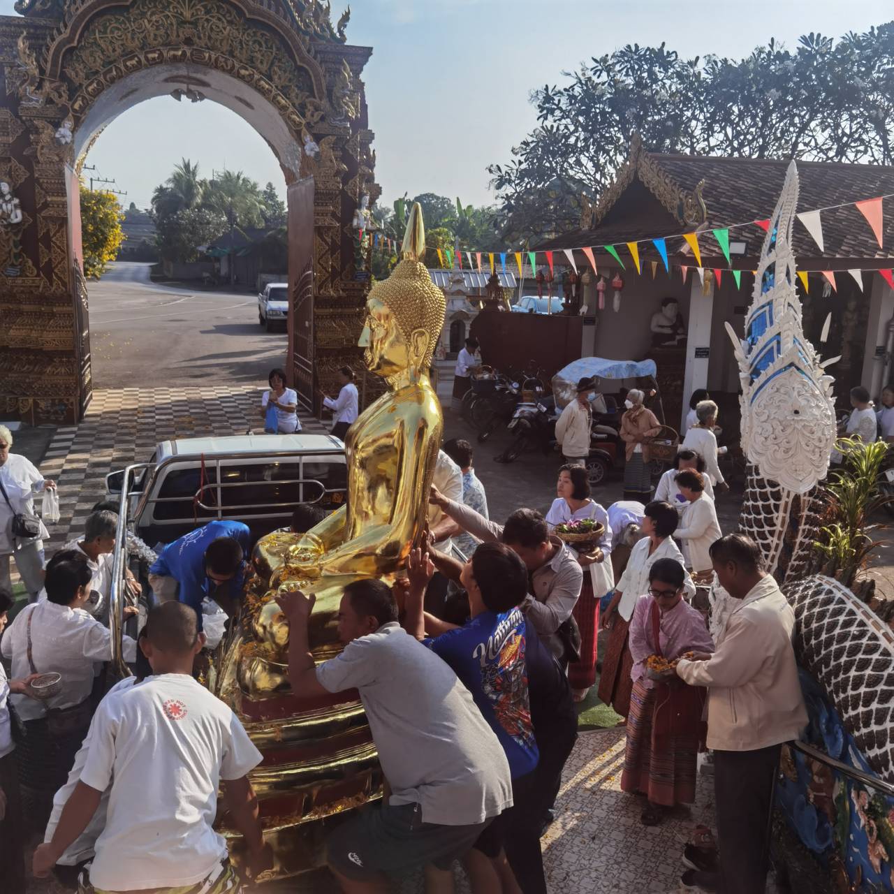 หลวงพ่อโสธรหน้าตัก 50 นิ้ว ปิดทองคำแท้