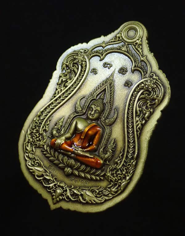 เหรียญพระพุทธชินราชหลังท้าวเวสสุวรรณ วัดสุทัศนเทพวรารามราชวรมหาวิหาร ปี 2565 รุ่นขุมทรัพย์มหาเทพ เนื้อทองทิพย์ซาติน ไม่ตัดปีก ตอกโค๊ต แจก หมายเลข 4701