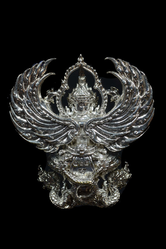 พญาครุฑหยุดนาค รุ่นแรก พ.ศ.2561 เนื้อทองขาวลงยาราชาวดี หลวงพ่อชม วัดโปรดสัตว์ จังหวัดอยุธยา