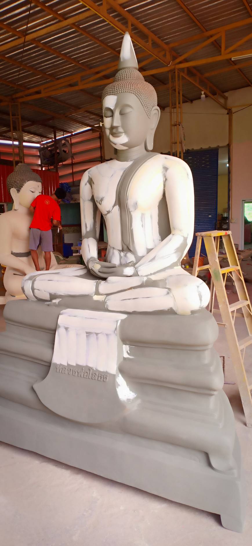 หลวงพ่อโสธร หน้าตัก 60 นิ้ว *พิมพ์เดียวกับวัดโสธร ( ฐาน 2.11 เมตร สูง 3.11 เมตร ลึก 1.17 เมตร น้ำหนัก 600 kg.) ทำสีหรือขัดเงาได้