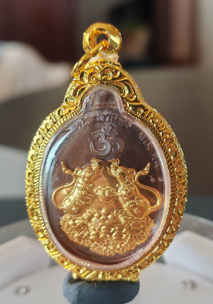 ** องค์จริงสวยมาก..** เหรียญพระพิฆเนศ รุ่นประทานพร หลวงปู่อิ่ม ปัญญาวุโธ วัดทุ่งนาใหม่ นครศรีธรรมราช เนื้อทองแดงมันปู คุ้ยพื้นลงยาแดง หน้ากากชุบทองคำแท้ หลังหนูมุสิกะชุบทองคำแท้ หมายเลข 21 ใส่ตลับชุบทองไมครอน.