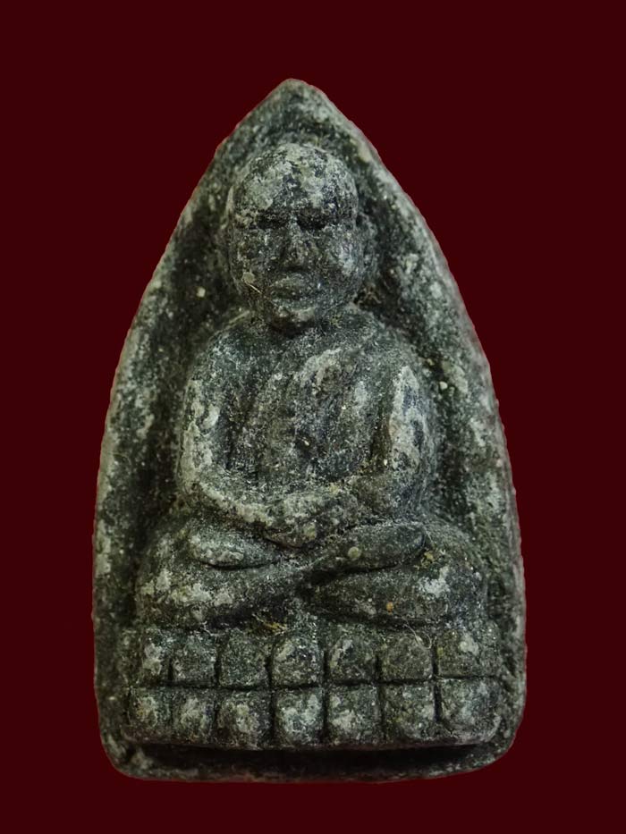 หลวงปู่ทวด รุ่นวิเศษ60 อาจารย์นอง วัดทรายขาว ปัตตานี ปลุกเสก ปี 2541 เนื้อว่าน พิมพ์กรรมการหลังฝังเม็ดข้าวสาร/แร่พลอย