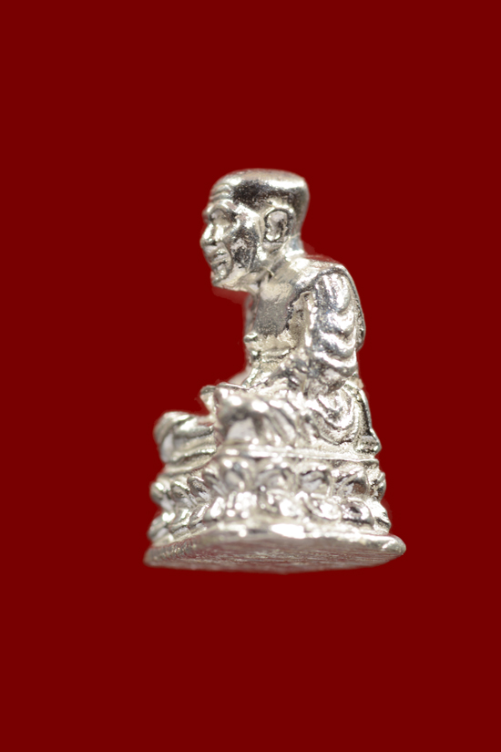 รูปหล่อลอยองค์เนื้อเงินพิมพ์จิ๋วหลวงพ่อทวด ปลุกเสกวัดช้างให้ ปัตตานี