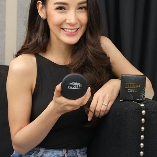 Rebecca Smooth Silky Powder 13 g. แป้งพัฟ รีเบคก้า บอกลาหน้าวอก หน้าลอย