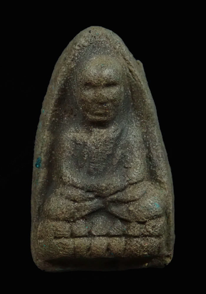 หลวงพ่อทวดเนื้อว่านดินกากยายักษ์ พิมพ์ใหญ่ A ฝังตะกรุดเงิน (หลังตราแผ่นดิน) อาจารย์ทอง วัดสำเภาเชย รุ่นพิทักษ์แผ่นดิน ปี 2551