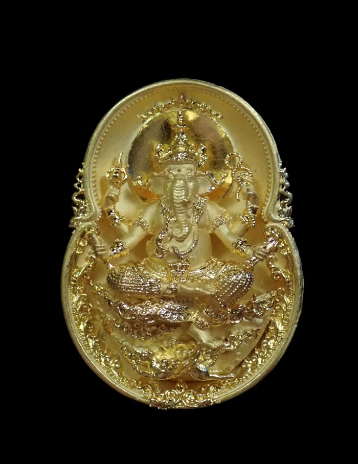 เหรียญพระพิฆเนศ รุ่นสุขสำเร็จรวย ปี 2563 พระมหาสุรศักดิ์ วัดประดู่ จ.สมุทรสงคราม ปลุกเสก เนื้อทองระฆังพ่นทรายขัดเงา (องค์จริงสวยเหมือนทองคำ) ขนาดพระสูงประมาณ 3.8 ซ.ม. พร้อมกล่องเดิม