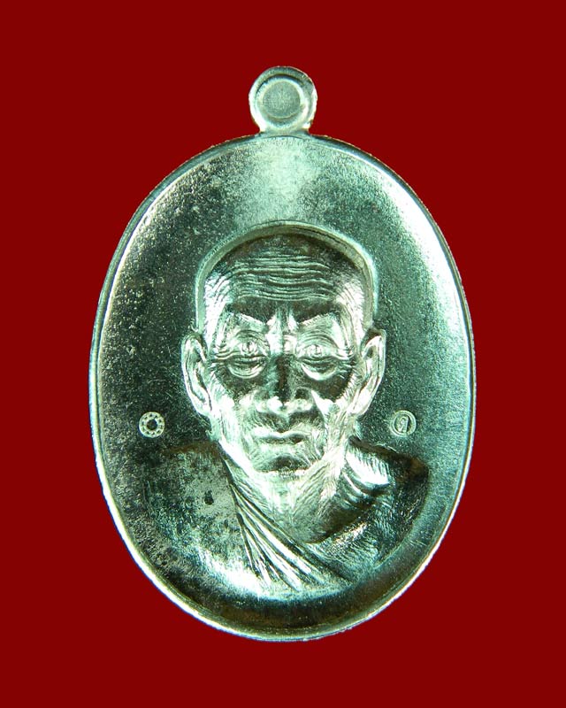 เหรียญหน้าอรหันต์ (หน้าแก่) หลวงพ่อทวด รุ่นนิรันตราย77 ที่ระลึกงานบุญสุขในหัวใจ ปี2556 เนื้อตะกั่วหลังแบบ แจกกรรมการ (สร้างเพียง 199 เหรียญ) หมายเลข 173