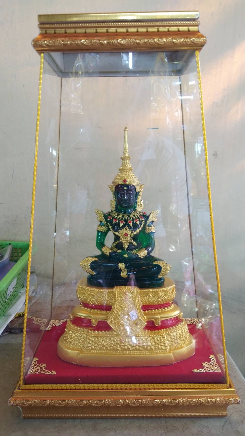 พระแก้วมรกต 5 นิ้ว พร้อมตู้สวยงาม