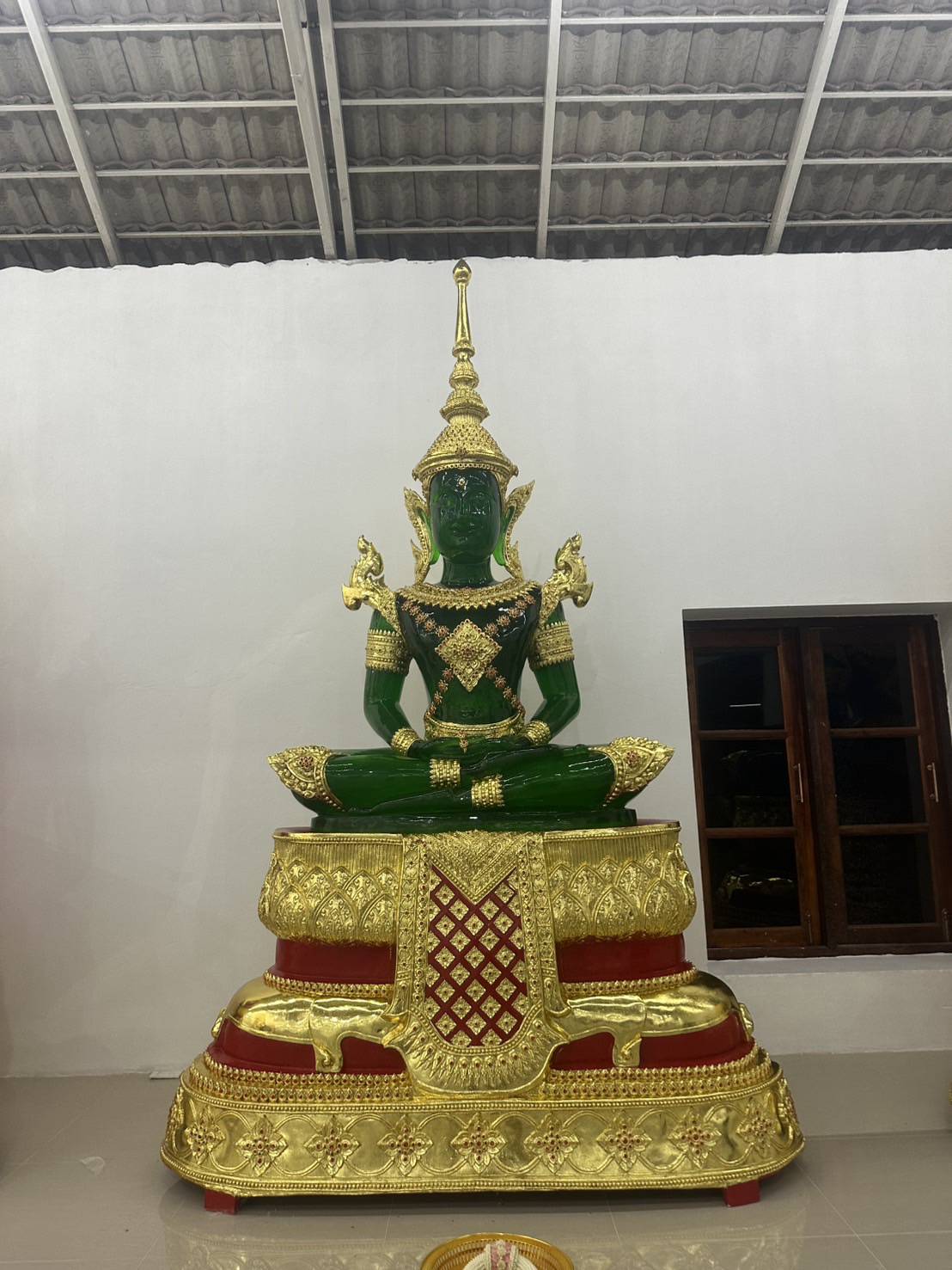 พระแก้วมรกต หน้าตัก 50 นิ้ว พิพพ์สวย สีเขียว
