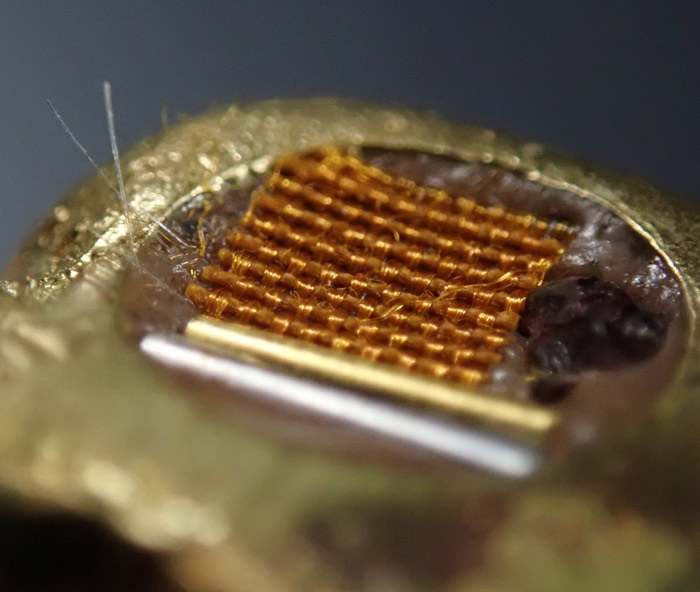 รูปหล่อขุนช้างเจ้าทรัพย์ พ่อท่านเขียว วัดห้วยเงาะ ปัตตานี รุ่นเพชรทักษิณ ปี2564 เนื้อบรอนซ์ทอง อุดชนวนเก่าฝังเม็ดพลอย/ตะกรุดทองคำและตะกรุดเงิน ติดจีวรเกศา หมายเลข 1004