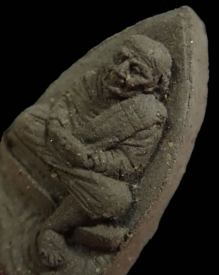 (สภาพสวย) หลวงพ่อทวด5แชะ พิมพ์ห้อยขา พ่อท่านแดง วัดศรีมหาโพธิ์ ปัตตานี ปี 2538 เนื้อว่านฝังเม็ดหน้าทั่ง