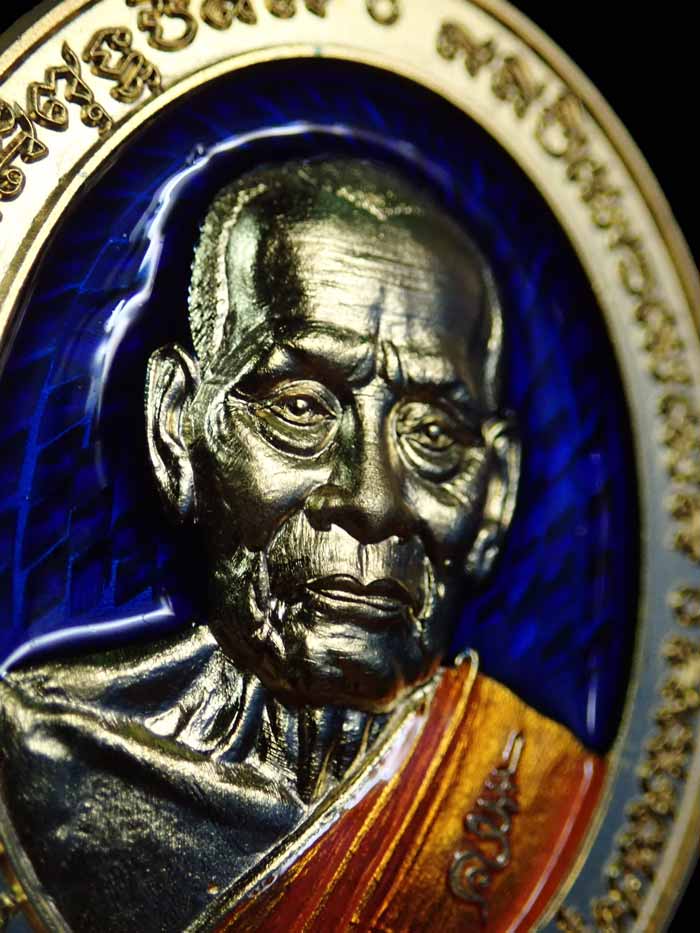 เหรียญหลวงพ่อพัฒน์ วัดห้วยด้วน จ.นครสวรรค์ ปี 2564 รุ่น5แชะ2 เนื้อทองระฆังลงยาสีน้ำเงินลงยาจีวร หมายเลข 134 พร้อมกล่องเดิม