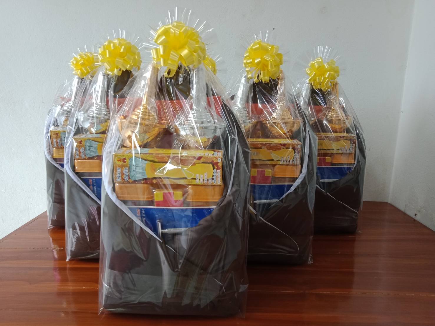 สังฆทานอาสนะ VIP (สมบูรณ์ พูลสุข)