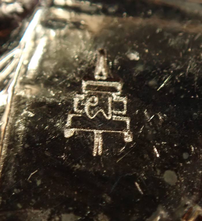 เหรียญหลวงปู่แผ้ว ปวโร วัดรางหมัน จ.นครปฐม รุ่นพิเศษลายพระหัตถ์ (เราสู้) ปี 2555 เนื้อทองแดง ขนาดพระสูง 4 ซ.ม. ไม่มีกล่อง