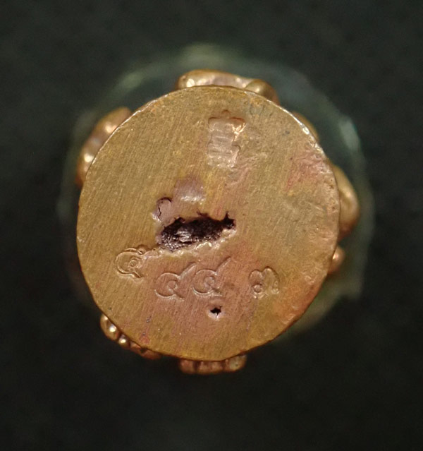 พระปิดตามหาอุตม์ มหาลาภ มหาเสน่ห์ มหานิยม รุ่นทอง 93 พระอาจารย์ทอง วัดสำเภาเชย ปี 2553 เนื้อสัตตะโลหะ (พิมพ์เล็ก) หมายเลข 5443 พร้อมกล่องเดิม