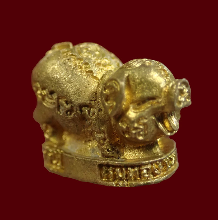 รูปหล่อหมูทองมหาลาภ รุ่นกันภัย โชคลาภ เนื้อทองเหลือง ปี 2541