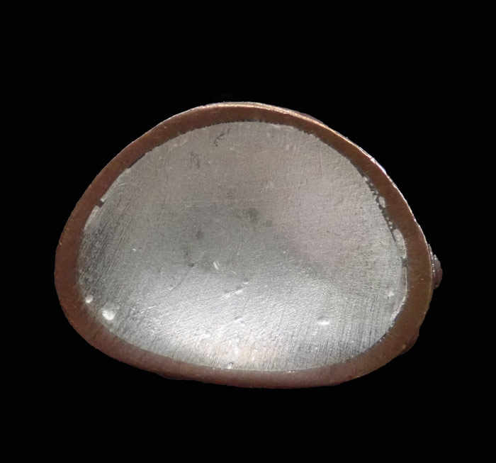 พระกริ่งนารายณ์พลิกแผ่นดิน รุ่นเสาร์ 5 มหาสิทธิโชค ปี 2553 พ่อท่านเขียว วัดห้วยเงาะ ปัตตานี เนื้อสำริดแดงขัดเงาก้นเงิน (กรรมการ) หมายเลข 26 (กริ่งดัง) สร้างเพียง 995 องค์ พร้อมกล่องเดิม