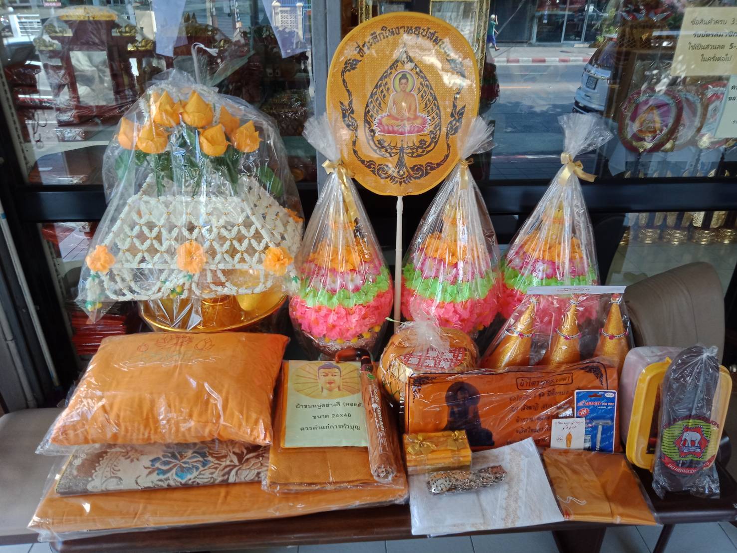 ชุดบวช ขายส่ง 5,900 บาท ได้รับสินค้า 23 รายการ (ราคาปกติ 11,800.-) *สั่งซื้อวันนี้...รับฟรี เข็มขัดนาค 1 เส้น