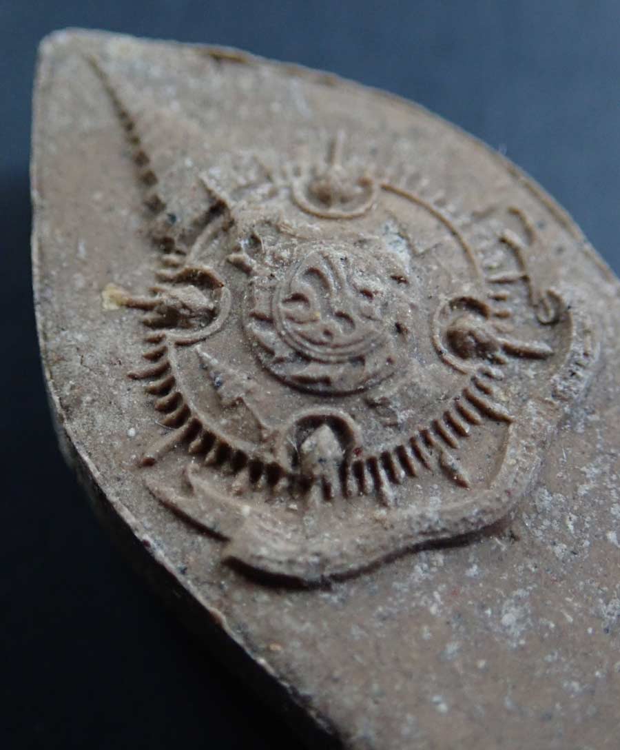 พระพุทธนราวันตบพิธ สร้างเนื่องในโอกาสเฉลิมฉลองพระชนมมายุ 72 พรรษา ปี 2542 ขนาดพระสูง 3.2 ซ.ม. พร้อมกล่องเดิม