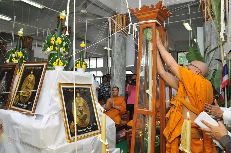 หลวงพ่อคูณ รุ่นเจริญพรคูณเจริญพร มีหลายเนื้อให้เลือก