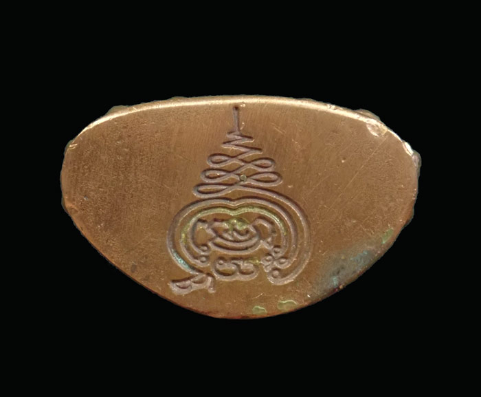 พระกริ่งเจ้าสัว (รุ่นแรก) พระครูสังฆรักษ์สัญญา (คง) วัดกลางบางแก้ว นครปฐม ปี 2557 รุ่นที่ระลึกฉลองเลื่อนสมณศักดิ์ เนื้อสำริด (กริ่งดัง) หมายเลข 216 ขนาดพระสูง 3.9 ซ.ม. พร้อมกล่องเดิม