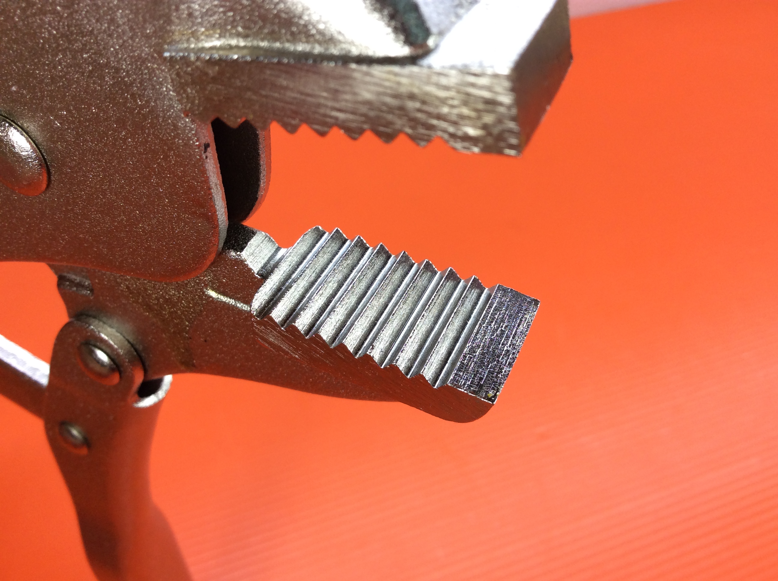 คีมล็อคตราตา ( 10 นิ้ว ) EYE BRAND