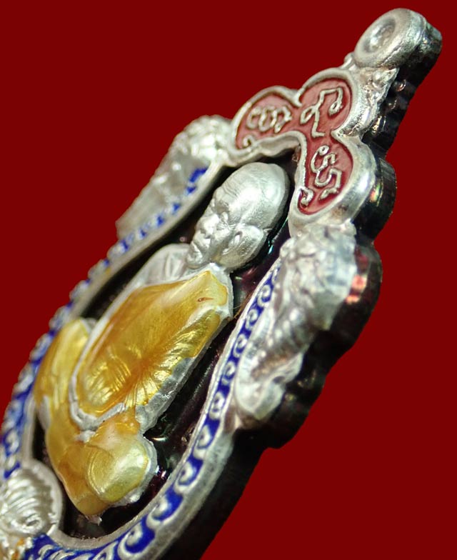 เหรียญประกบยกองค์หลวงพ่อคูณ วัดบ้านไร่ ปี 2557 รุ่นเลื่อนขั้น91 เนื้อทองแดงมันปู ประกบองค์เงินกนกเงินลงยา