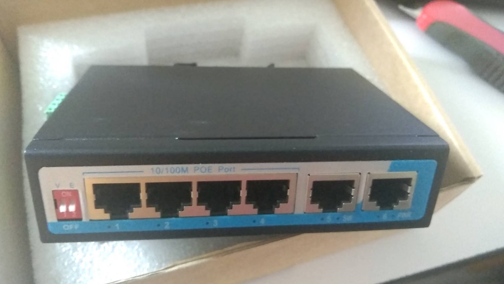 Switch 4 Port Model PL-IDG-AF-42