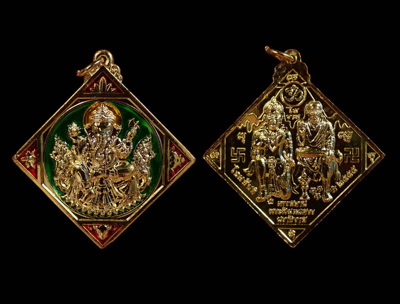 เหรียญพระพิฆเนศ (รุ่นแรก) นราธิวาส ปี2555 เนื้อชุบกระไหล่ทองลงยาสีเขียว (กรรมการ)