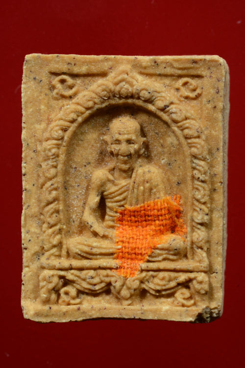 พระผงมงคลเกษม 2 องค์ หลวงพ่อเกษม เขมโก พ.ศ.2534