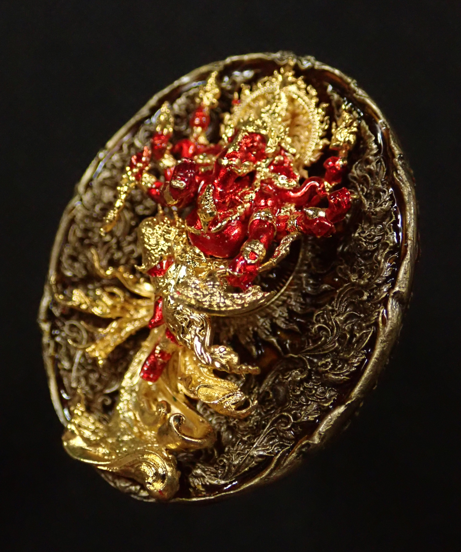 พระพิฆเนศสุริยะเทพ สุริยาบินายัค มานากามานา ปี 2566 เนื้อรวมมวลสารชุบทอง แผ่นพุทธศิลป์ รวมซาตินลงยา (รายการที่ 11) หมายเลข 118 พร้อมกล่องเดิมและบัตรประจำองค์พระ