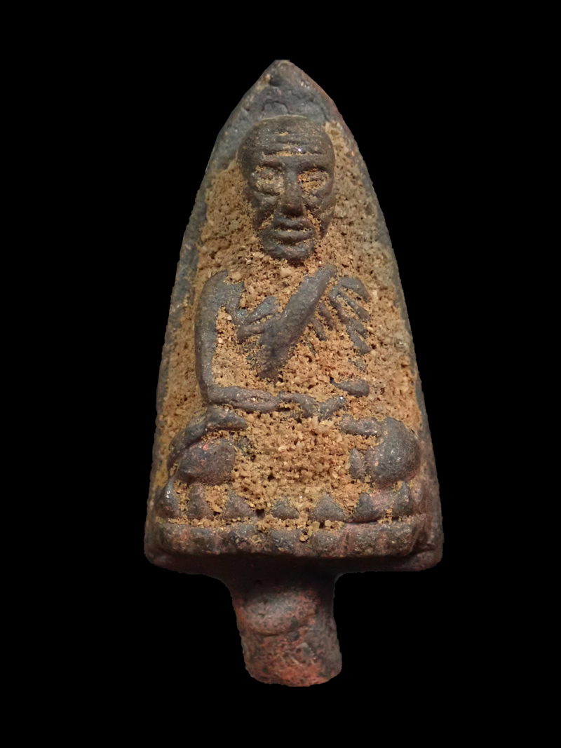 หลวงพ่อทวดหล่อโบราณหล่อเทดินไทย (รุ่นแรก) หลวงพ่อรวย วัดตะโก จ.อยุธยา ปี 2556 รุ่นรวยนิรันตราย เนื้อนวะโลหะหล่อโบราณเทดินไทย (ตัดก้านช่อ) ตอกโค๊ต ทวด/รวย และกรรมการ หมายเลข 283