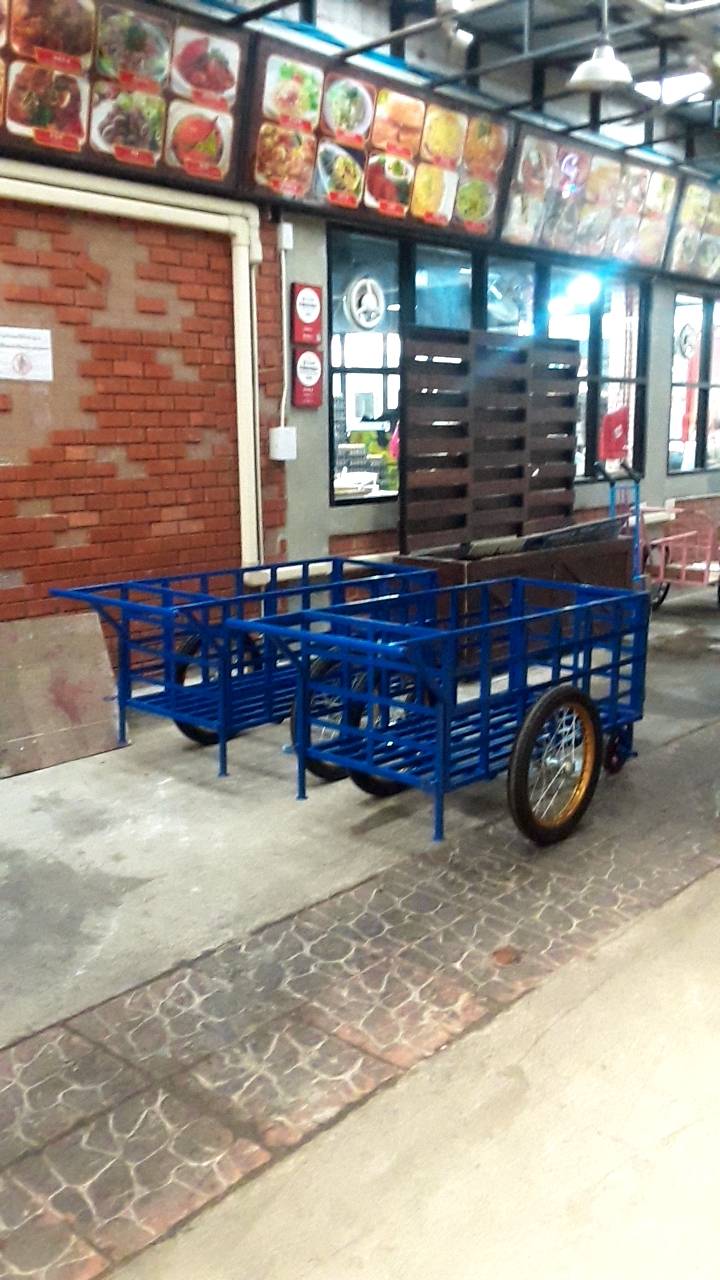 รถเข็นบรรทุกขายน้ำดื่มแพ็กโหลขายของชำ