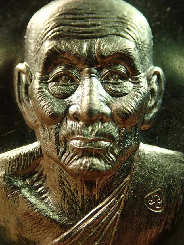 *เลขสวย 59* เหรียญหน้าอรหันต์ (หน้าแก่) หลวงพ่อทวด รุ่นนิรันตราย77 ที่ระลึกงานบุญสุขในหัวใจ ปี2556 เนื้อนวะโลหะ (พิมพ์ใหญ่) พร้อมกล่องเดิม