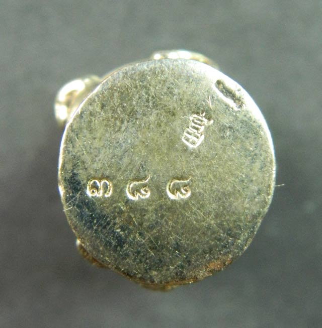 *เลขสวย 388* พระปิดตามหาอุตม์ มหาลาภ มหาเสน่ห์ มหานิยม รุ่นทอง 93 พระอาจารย์ทอง วัดสำเภาเชย ปี 2553 เนื้อสัมฤทธิ์เงิน (พิมพ์ใหญ่) สร้างเพียง 993 องค์