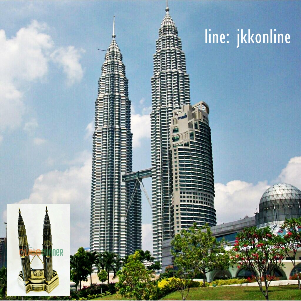 01707-โมเดลตึกแฝดเปโตรนาส 18 ซม - ฟรีค่าส่ง