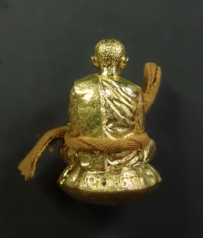 รูปหล่อเบ้าทุบหลวงพ่อสุพจน์ วัดห้วงพัฒนา จ.ตราด ปี 2564 รุ่นสมปรารถนา เนื้อทองระฆังพันจีวร หมายเลข 173