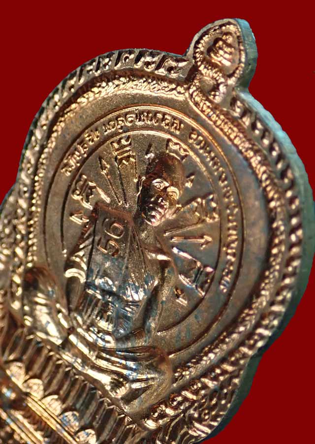 ** 1 ใน 99 เหรียญ* เหรียญนั่งพานชนะมาร2 (วัดสร้าง) หลวงพ่อคูณ วัดบ้านไร่ ปี 2557 เนื้อทองแดงผิวไฟหลังแบบ ตอกโค๊ต ๙ รอบ หมายเลข 56