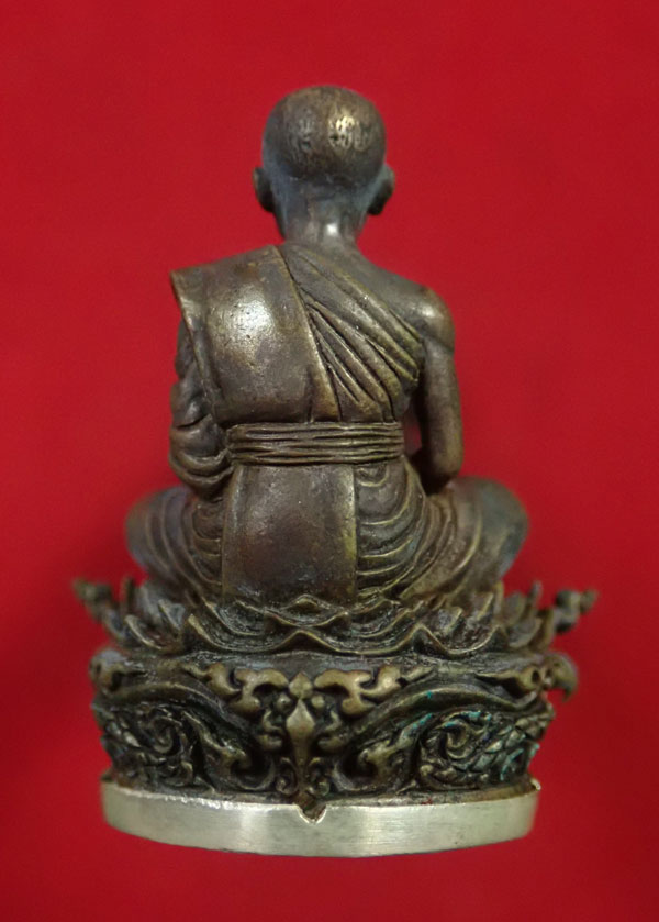 *เปิดต่ำจอง/ราคาจอง 3599 บาท* พระกริ่งพุทธศิลป์ (รุ่นแรก)หลวงพ่อคูณ วัดบ้านไร่ รุ่นเจริญพร ๑๙ ปี 2557 เ นื้อนวะก้นเงิน หมายเลข 98 พร้อมกล่องผ้าไหม/บัตรประจำองค์พระและปลอกกระดาษ (ครบชุด)