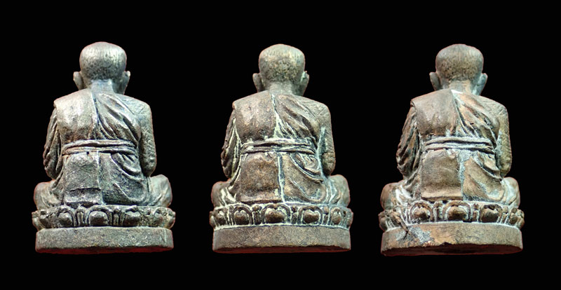 *หมายเลขสวย 33* ชุดกรรมการ 3 องค์รูปหล่อโบราณหลวงพ่อทวด ก้น 2 ลายเซ็น พ่อท่านเขียว วัดห้วยเงาะ-พ่อท่านพรหม วัดพลานุภาพ รุ่นเสาร์ ๕ เพิ่มยศ เพิ่มทรัพย์ ปี 2554 ประกอบด้วยเนื้อนวโลหะ เนื้ออัลปาก้า เนื้อทองแดงนอก