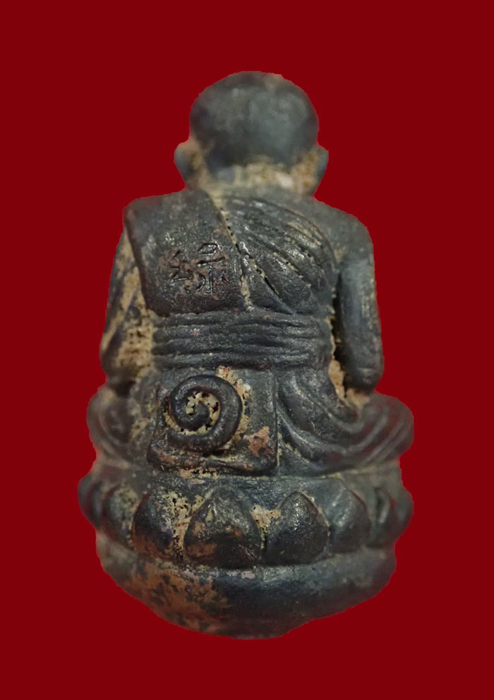 รูปหล่อโบราณ พิมพ์เบ้าทุบ (รุ่นแรก) หลวงพ่อทวด พ่อท่านเขียว วัดห้วยเงาะ ปัตตานี รุ่นแซยิด๕๒ ปี2552 เนื้อนวะโลหะ หมายเลข 4389