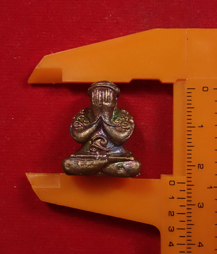 พระปิดตายันต์ยุ่ง มหายันต์มหามงคลหลวงพ่อคูณ วัดบ้านไร่ ปี 2556 รุ่นสร้างบารมี เนื้อทองแดงมันปูตะกรุดเงิน หมายเลข 1988