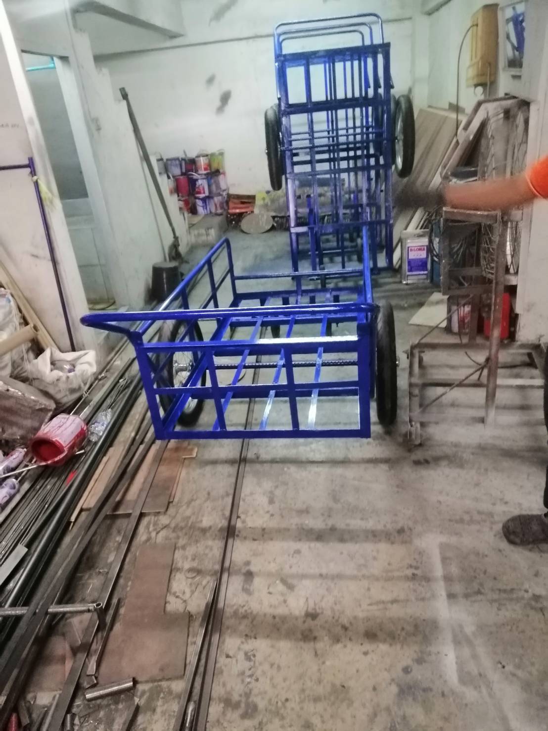 รถเข็นน้ำล้อมอเตอร์ไซค์ 80 x 160 เซนติเมตร ของใหม่ ราคาโรงงาน ล้อหลังเป็นล้อมอเตอร์ไซค์ 17 นิ้ว ล้อหน้าเป็นล้อพลาสติกขนาด 8 นิ้ว