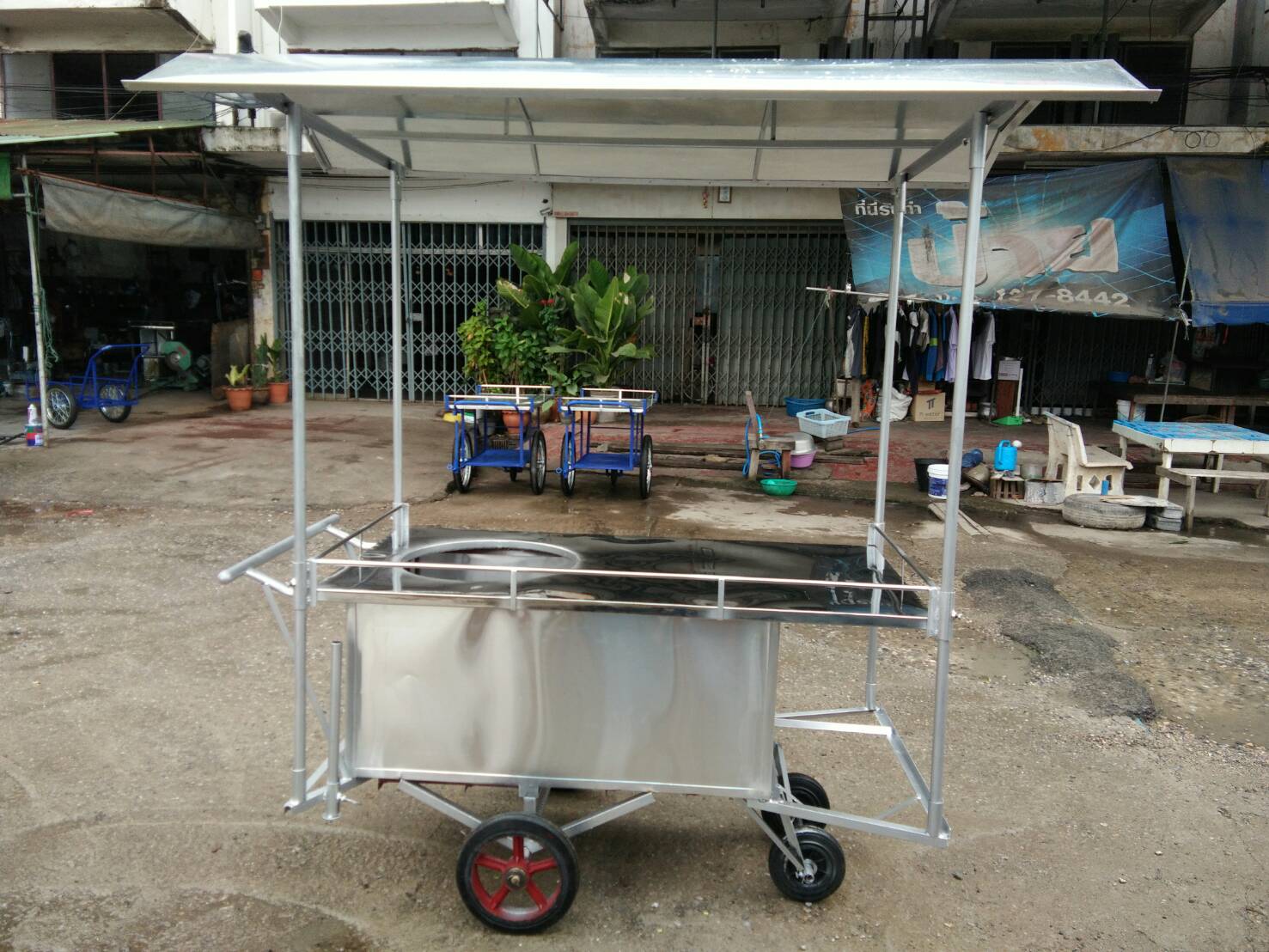 [ใหม่] รถเข็นขายก๋วยเตี๋ยวอาหารตามสั่งขนาด75x145ซม.มีหลังคาพื้นบนแสตนเลสล้อแม็ํก12นิ้ว.