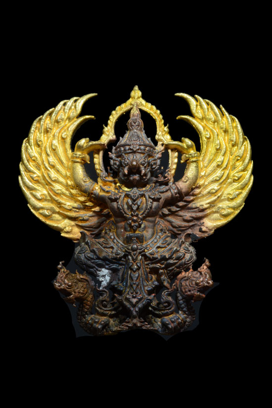 พญาครุฑหยุดนาค รุ่นแรก พ.ศ.2561 เนื้อชนวนหน้าทอง หลวงพ่อชม วัดโปรดสัตว์ จังหวัดอยุธยา