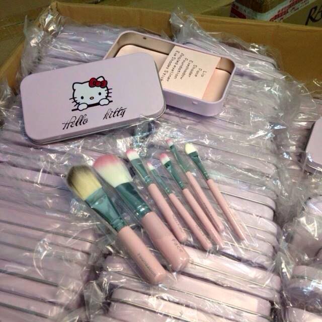 Sweet Pink Hello Kitty Makeup Brush Set