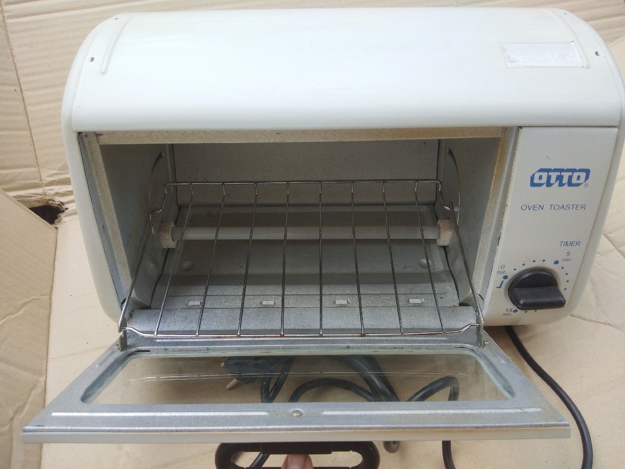 ตู้อบไฟฟ้าเล็ก OTTO รุ่น OT-701 ขนาด 700 W. ขนาดกะทัดรัด เหมาะสำหรับการใช้อบ ปิ้ง ย่าง หรืออุ่นอาหาร