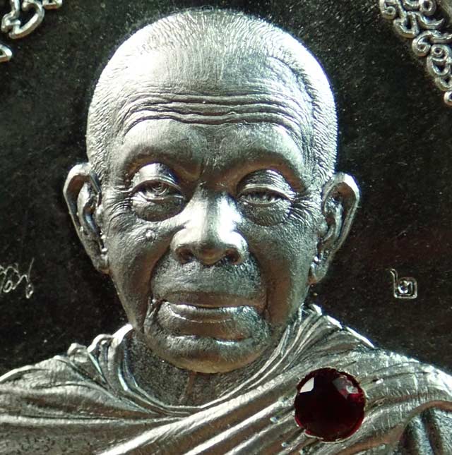 *หมายเลขสวย เลข 2* เหรียญหลวงพ่อคูณ (จีวรห่มคุลม) วัดบ้านไร่ ปี2557 รุ่นไพรีพินาศ เนื้อเงินฝังทับทิม หมายเลข 2