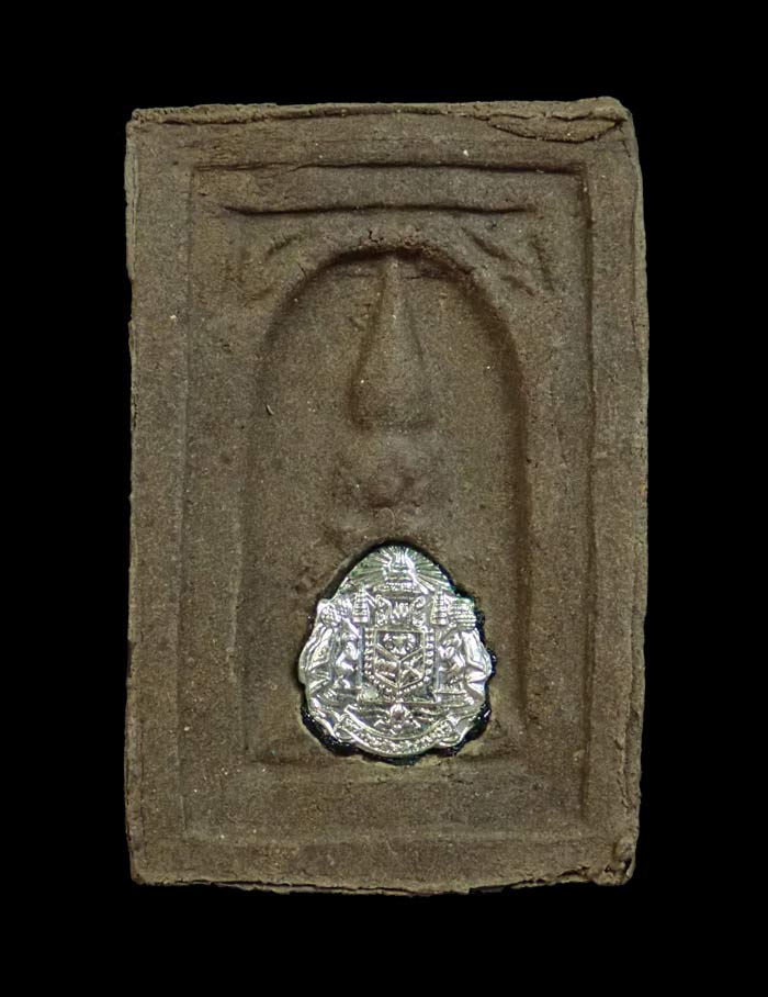 หลวงพ่อทวดเนื้อว่านดินกากยายักษ์ พิมพ์กลักไม้ขีดฝังตะกรุดเงิน (หลังตราแผ่นดิน) อาจารย์ทอง วัดสำเภาเชย ปี 2551 รุ่นพิทักษ์แผ่นดิน